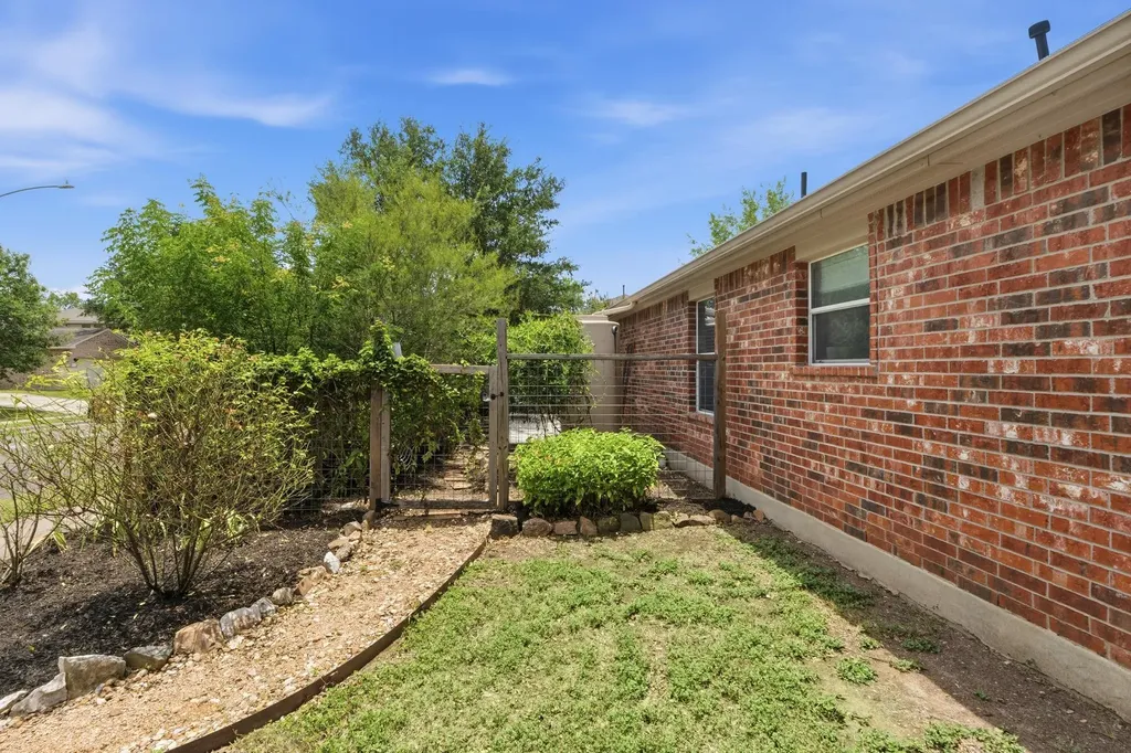 1701 Mcclannahan Drive Austin TX 78748
