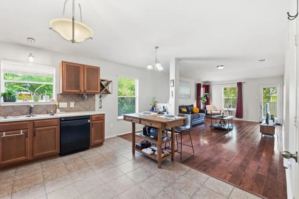 1701 Mcclannahan Drive Austin TX 78748