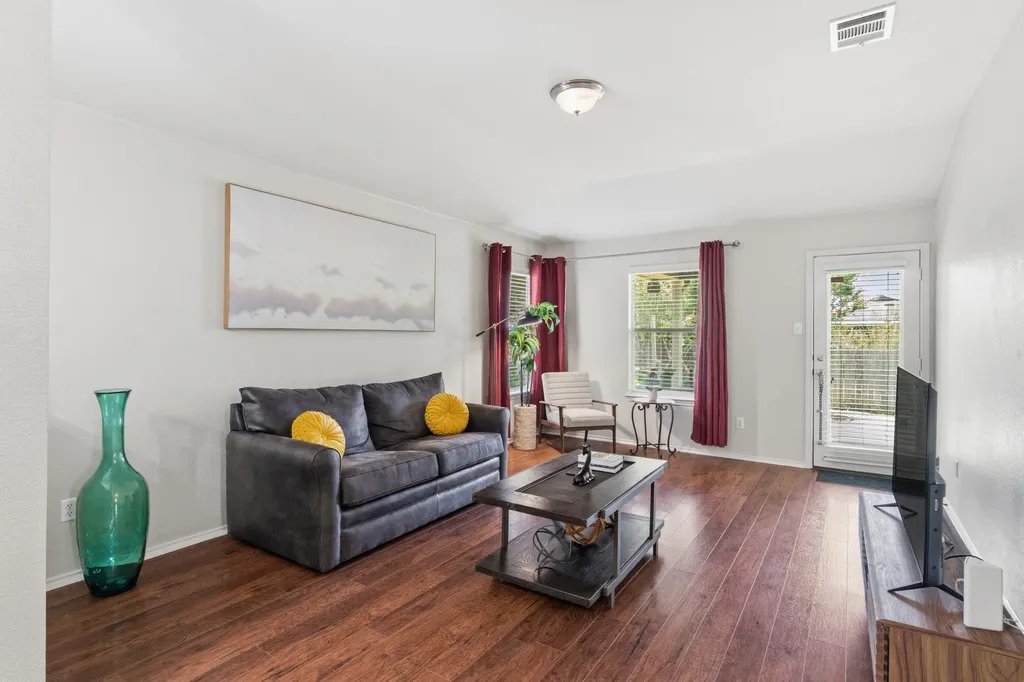 1701 Mcclannahan Drive Austin TX 78748