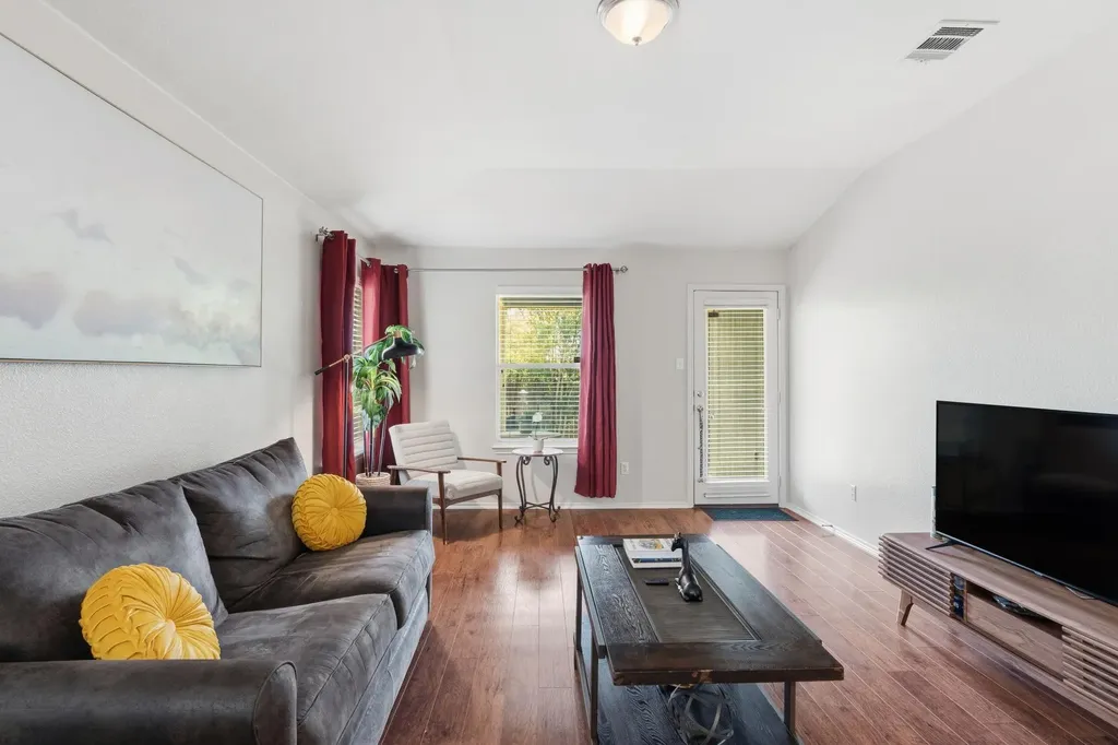 1701 Mcclannahan Drive Austin TX 78748