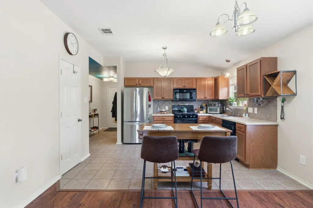 1701 Mcclannahan Drive Austin TX 78748