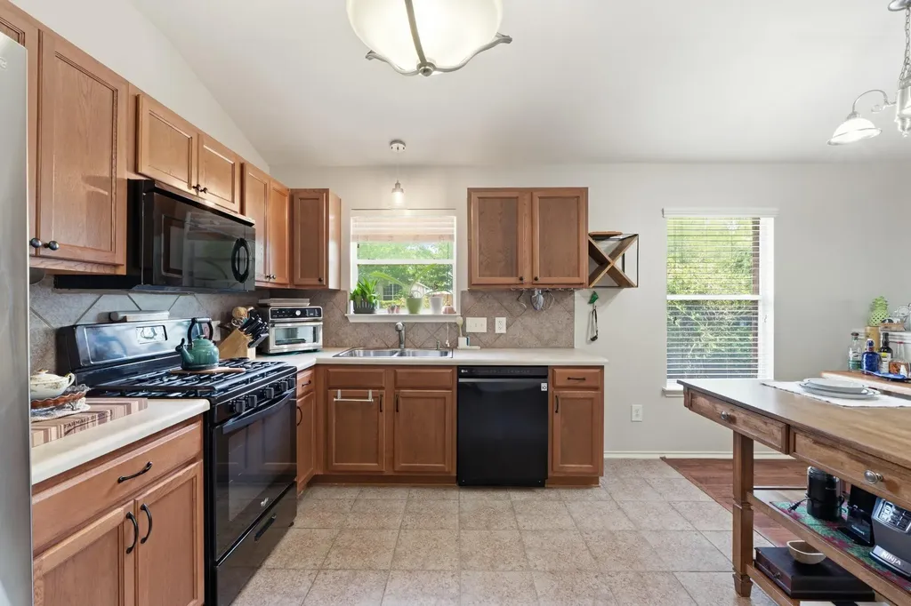 1701 Mcclannahan Drive Austin TX 78748