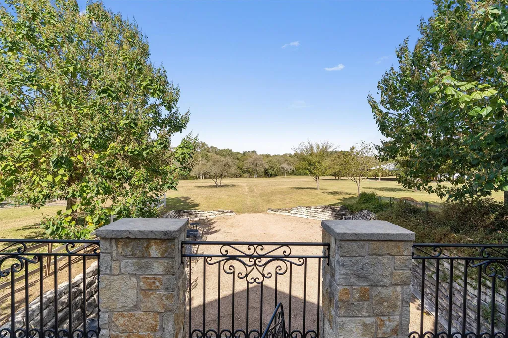 1092 Fm 3000 Elgin TX 78621
