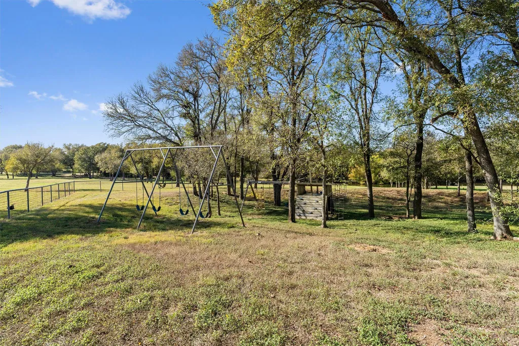 1092 Fm 3000 Elgin TX 78621