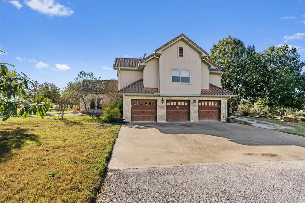 1092 Fm 3000 Elgin TX 78621