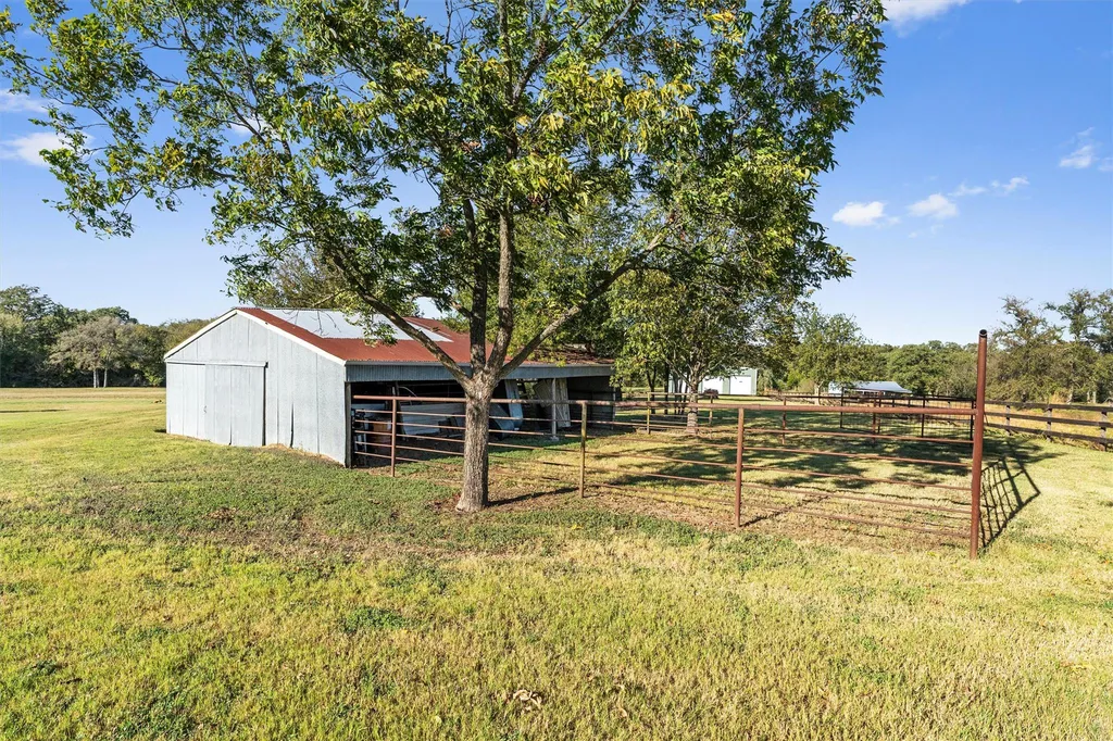 1092 Fm 3000 Elgin TX 78621