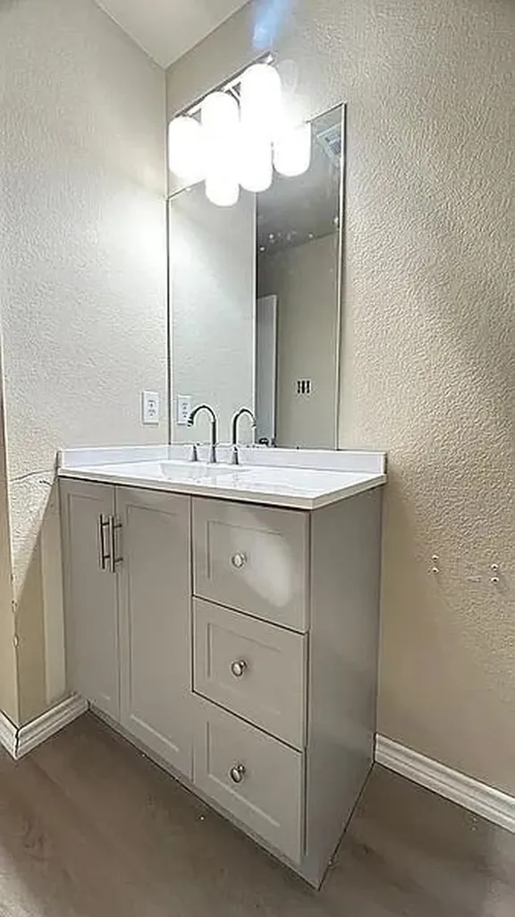 5211 Viewpoint Drive Austin TX 78744