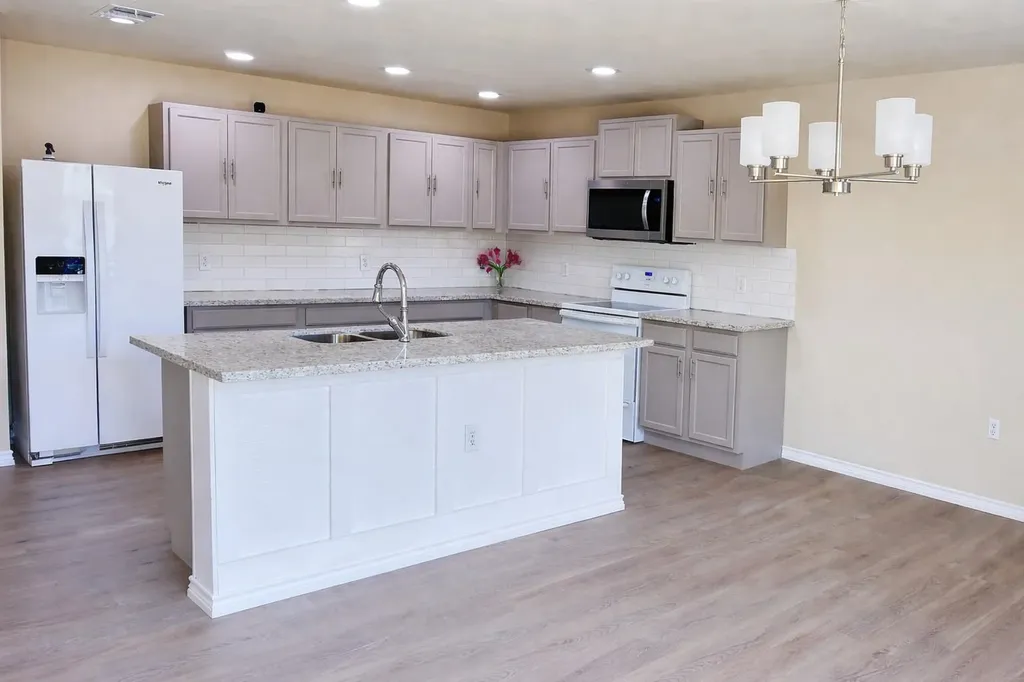 5211 Viewpoint Drive Austin TX 78744