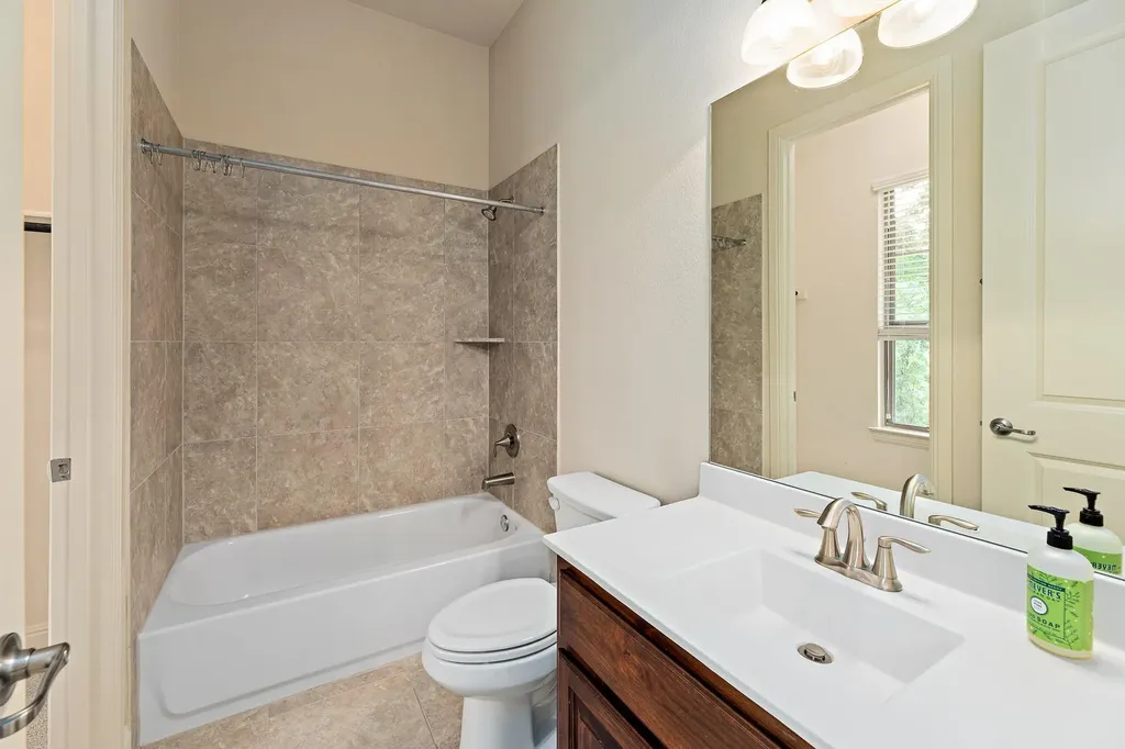 135 Gabriel Vista E Georgetown TX 78633