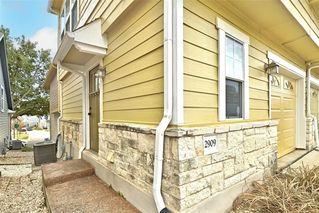 2909 Saville Loop Austin TX 78741