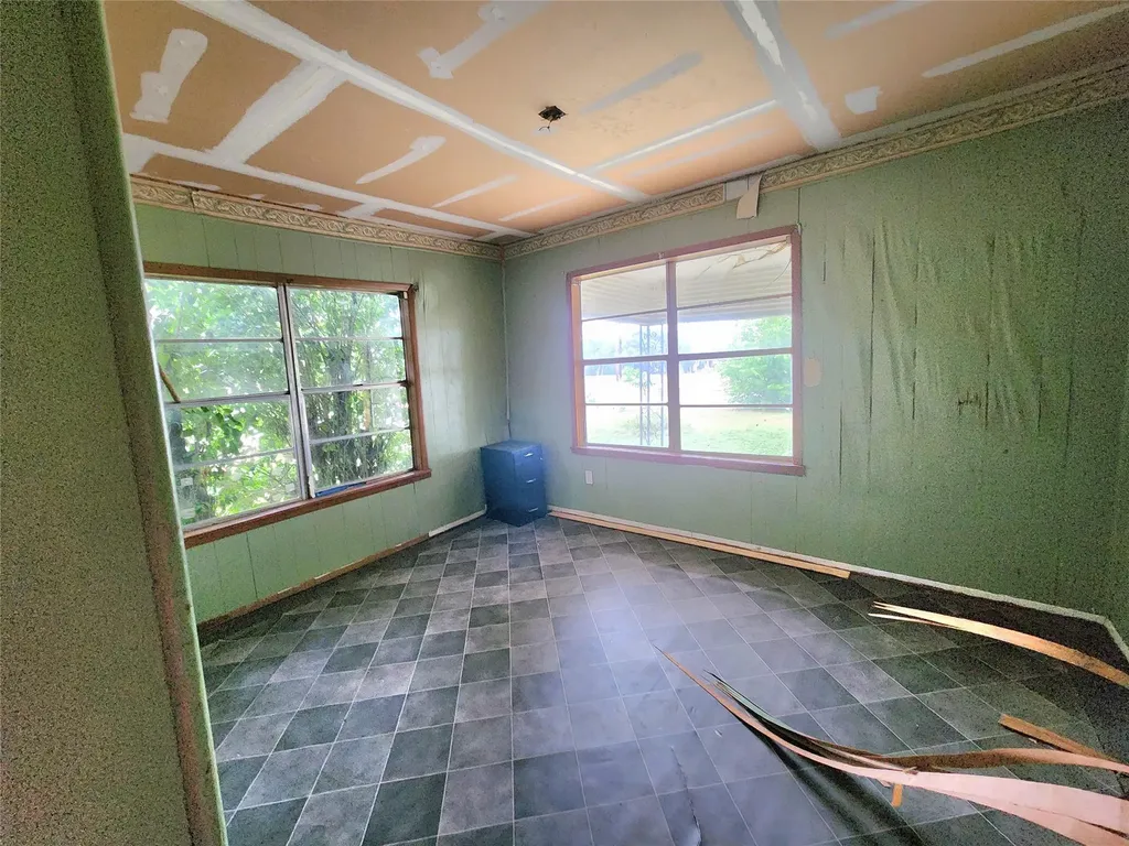 123 E Davis Street Luling TX 78648