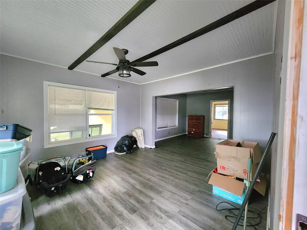 123 E Davis Street Luling TX 78648