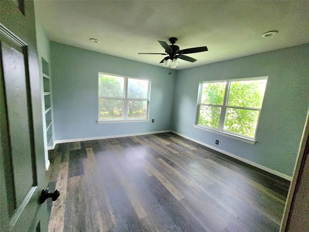 123 E Davis Street Luling TX 78648