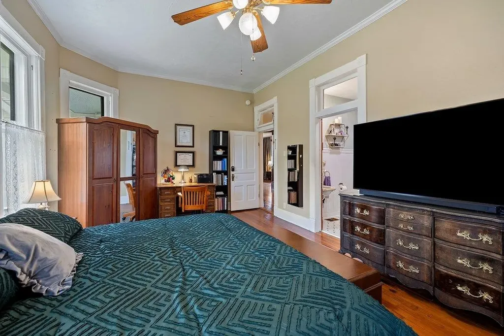 819 Hackberry Street Taylor TX 76574