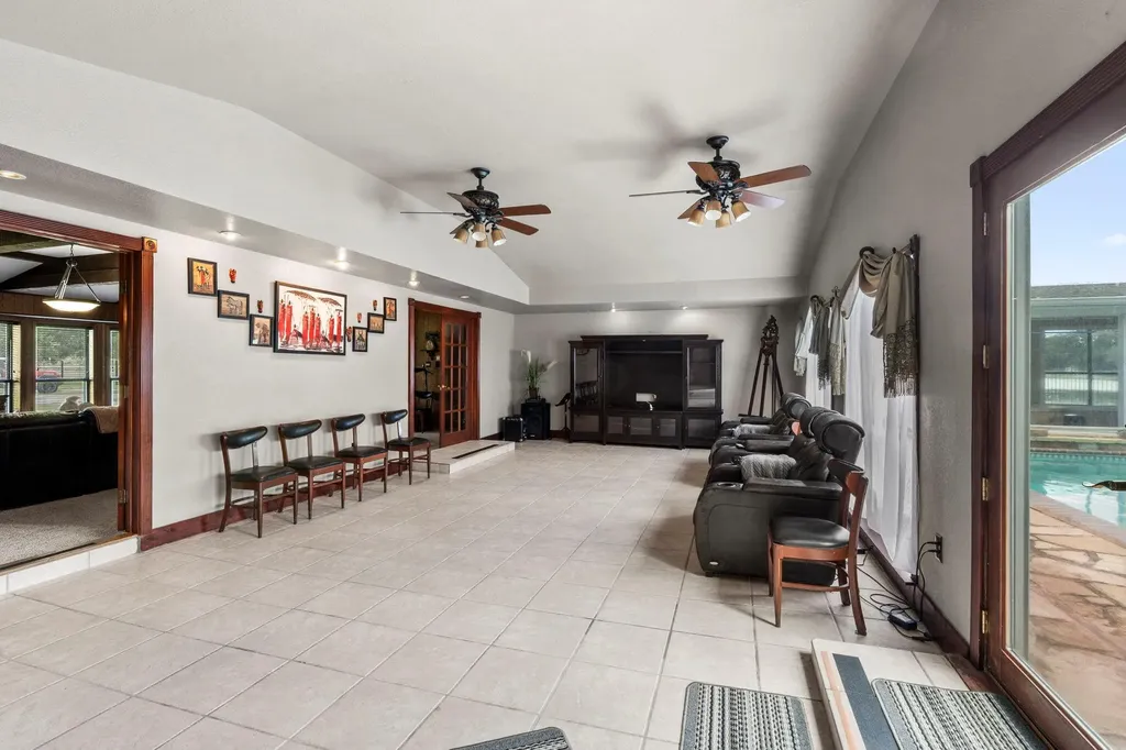 3345 E Austin Street Giddings TX 78942