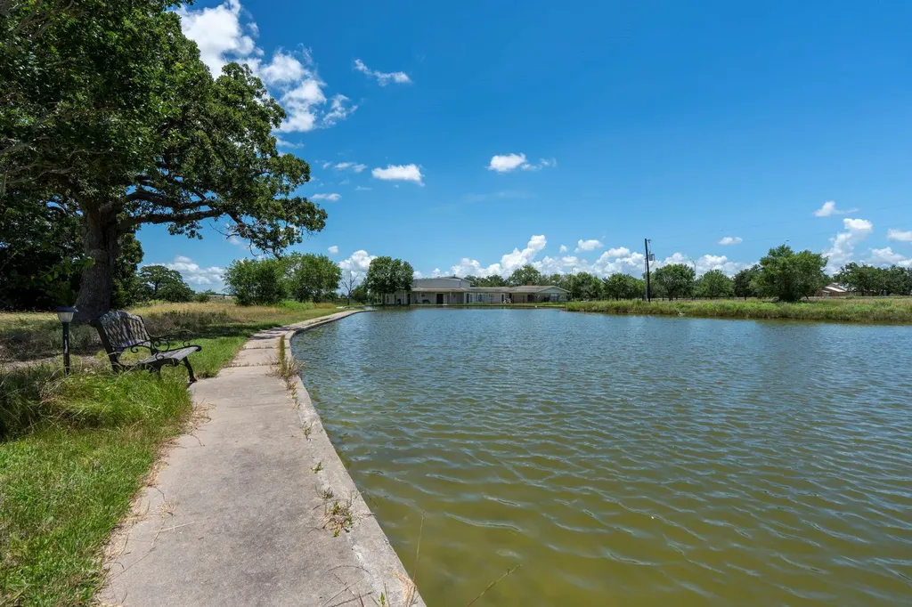 3345 E Austin Street Giddings TX 78942