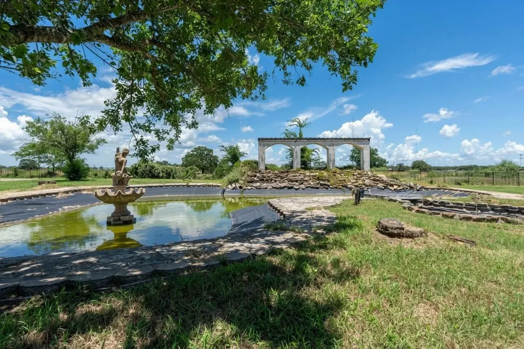3345 E Austin Street Giddings TX 78942