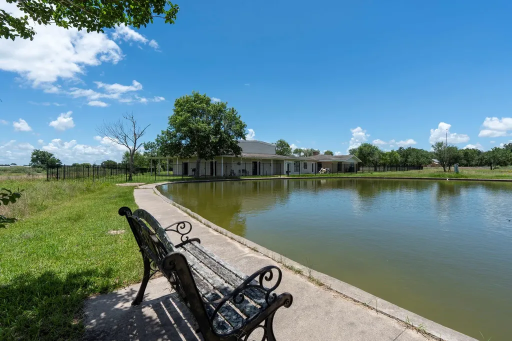 3345 E Austin Street Giddings TX 78942