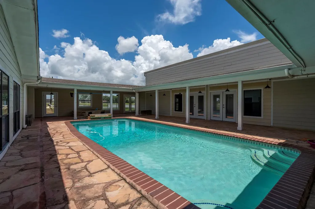 3345 E Austin Street Giddings TX 78942