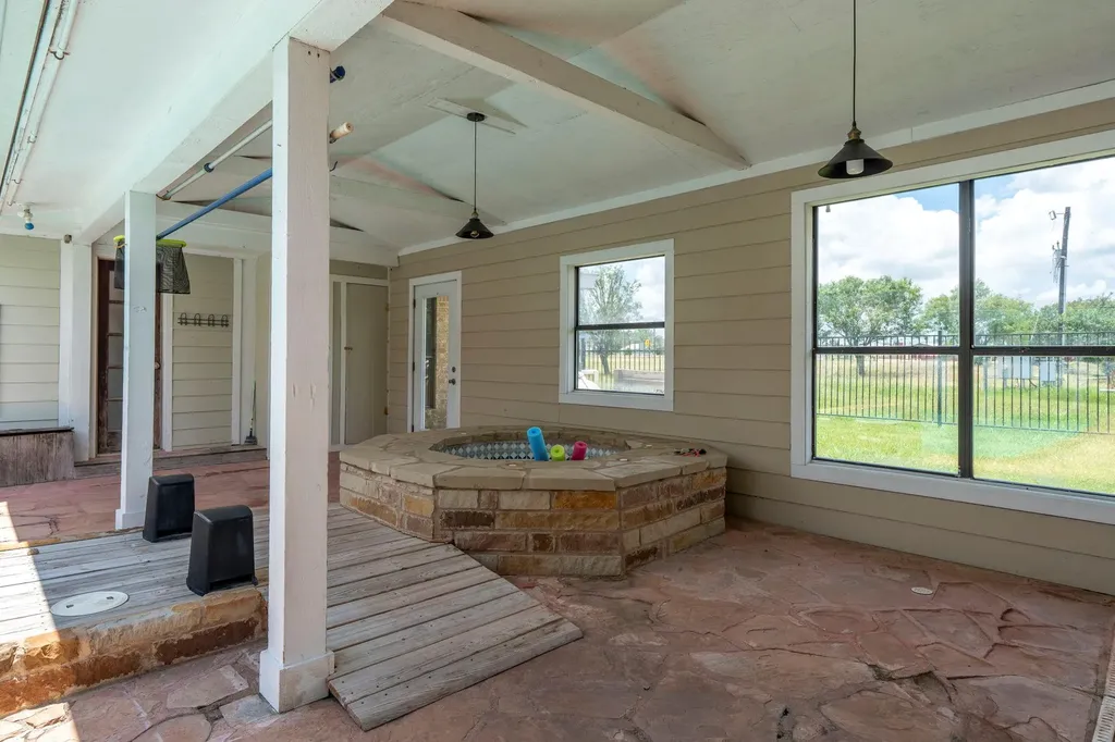 3345 E Austin Street Giddings TX 78942