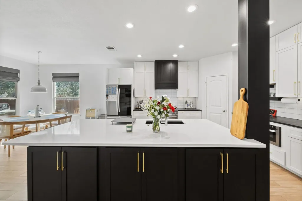 208 Arrezo Lane Georgetown TX 78628