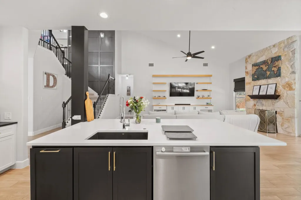 208 Arrezo Lane Georgetown TX 78628