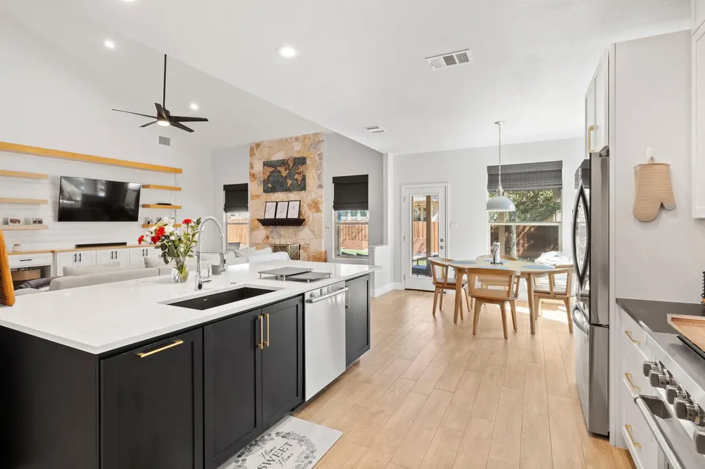 208 Arrezo Lane Georgetown TX 78628