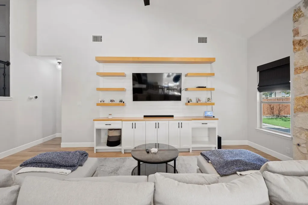 208 Arrezo Lane Georgetown TX 78628