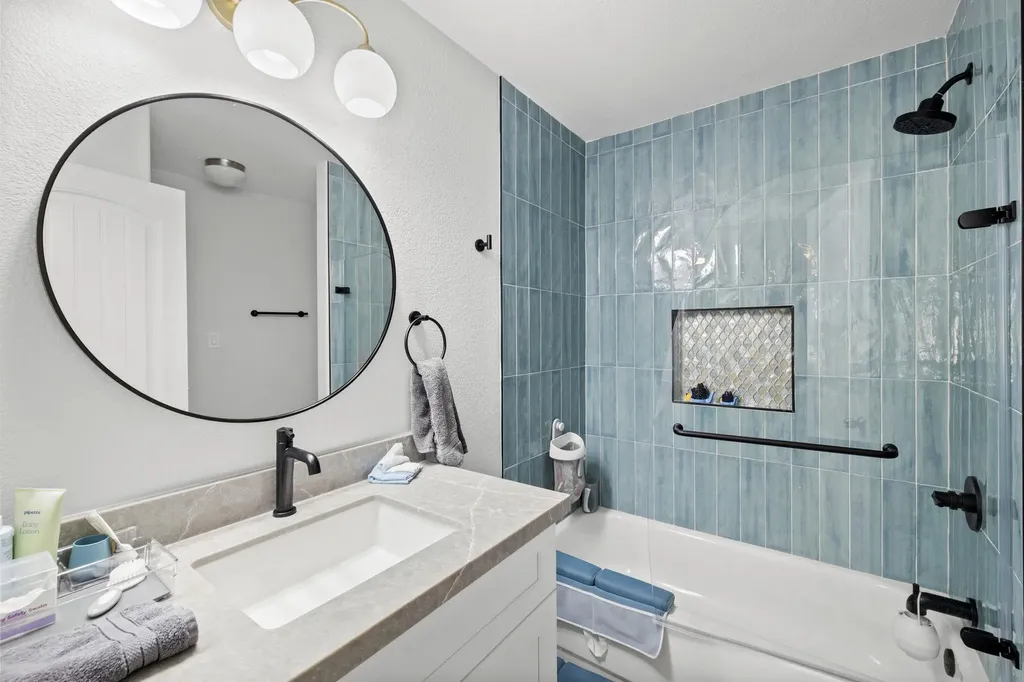 208 Arrezo Lane Georgetown TX 78628