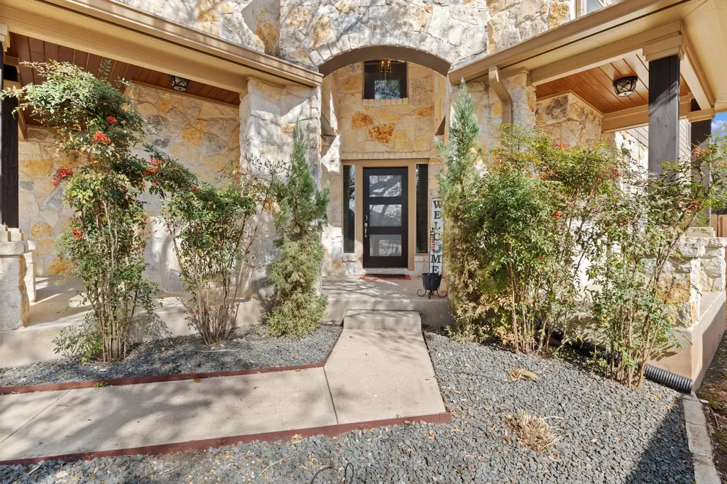 208 Arrezo Lane Georgetown TX 78628