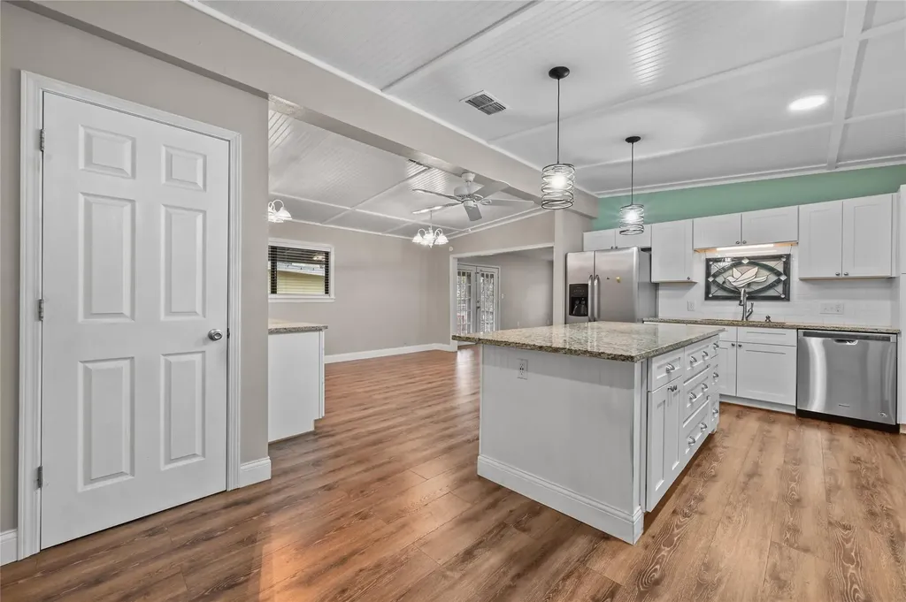 102 Rivercrest Street Luling TX 78648