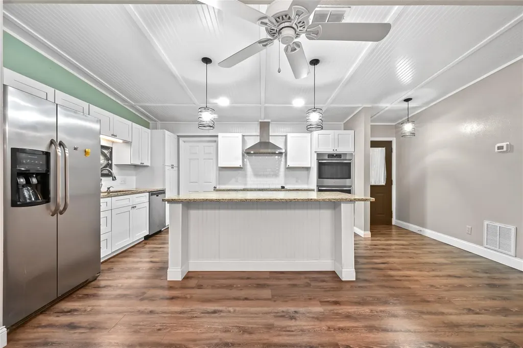 102 Rivercrest Street Luling TX 78648