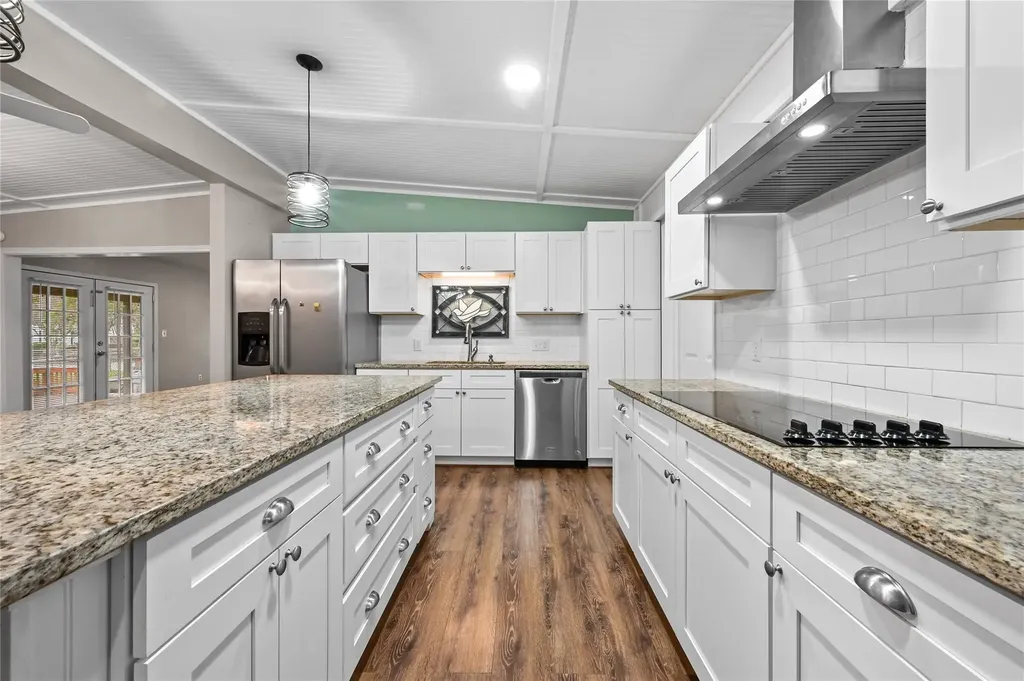 102 Rivercrest Street Luling TX 78648