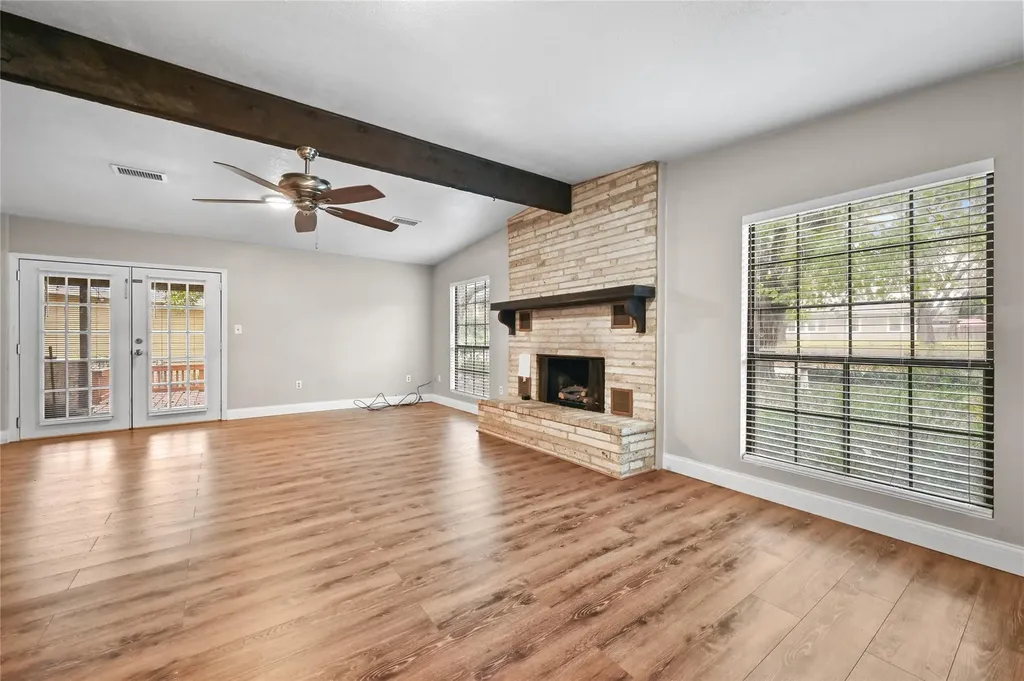 102 Rivercrest Street Luling TX 78648