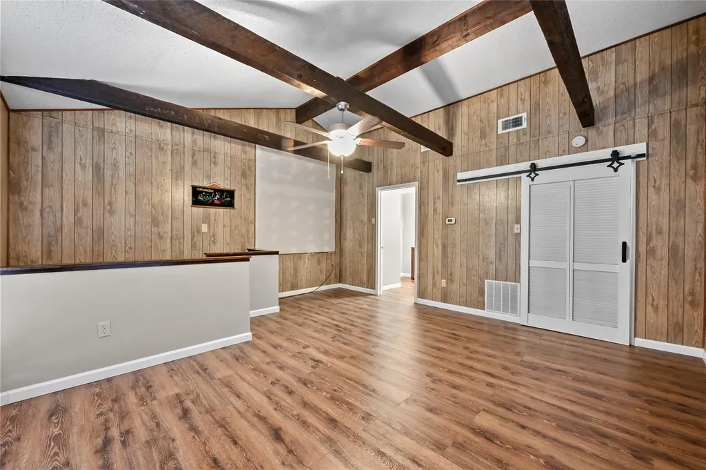 102 Rivercrest Street Luling TX 78648
