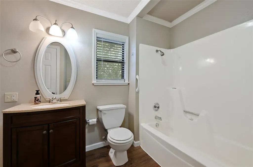 102 Rivercrest Street Luling TX 78648