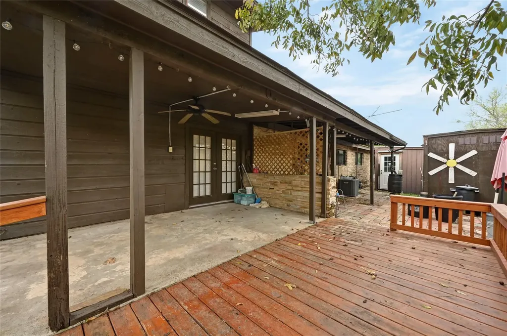 102 Rivercrest Street Luling TX 78648