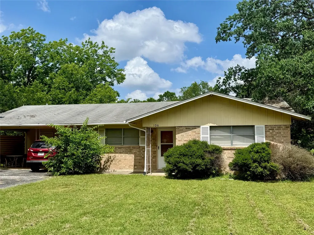 106 San Jacinto Street Lockhart TX 78644