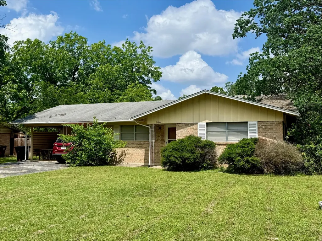 106 San Jacinto Street Lockhart TX 78644