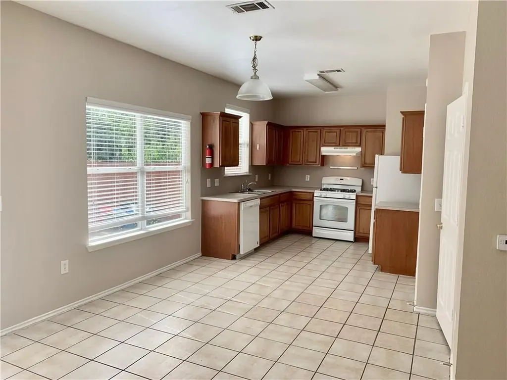 1121 Terry Drive Austin TX 78721