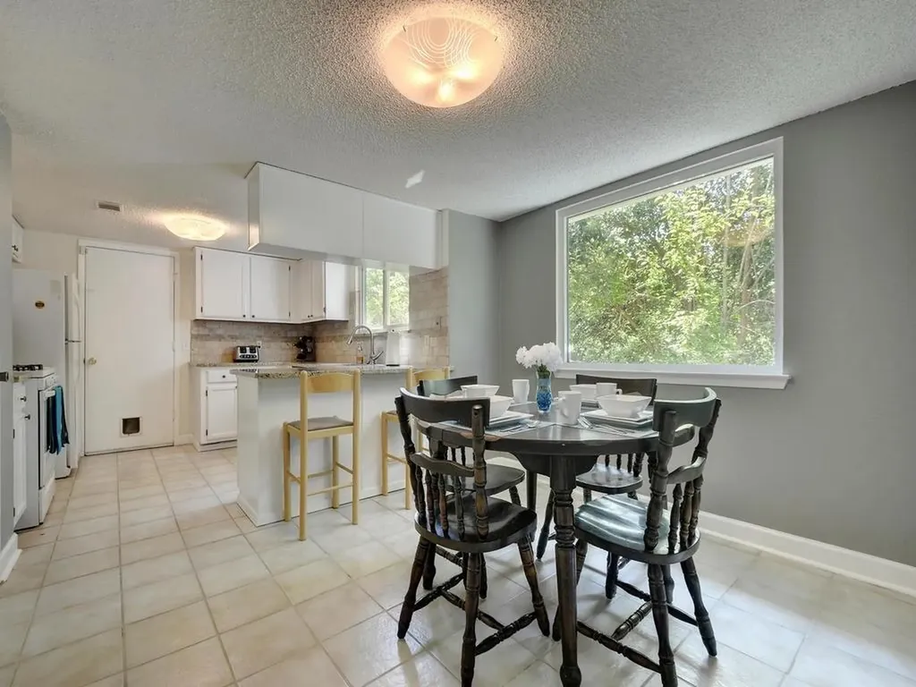 8421 Spring Valley Drive Austin TX 78736