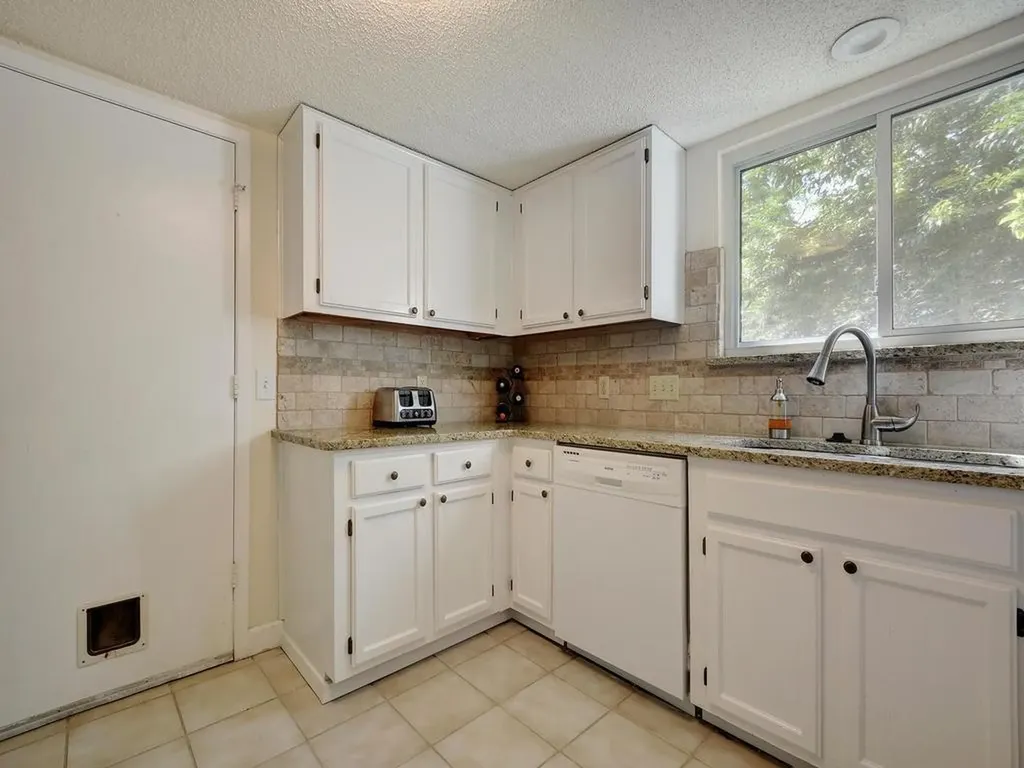 8421 Spring Valley Drive Austin TX 78736