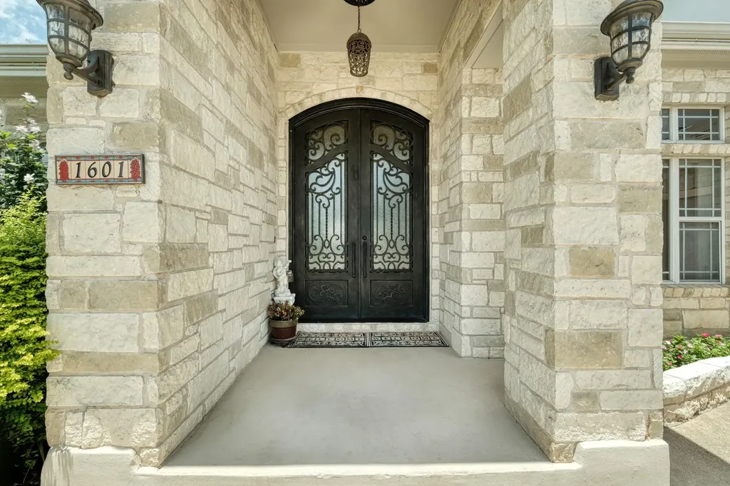 1601 Coronado Leander TX 78641