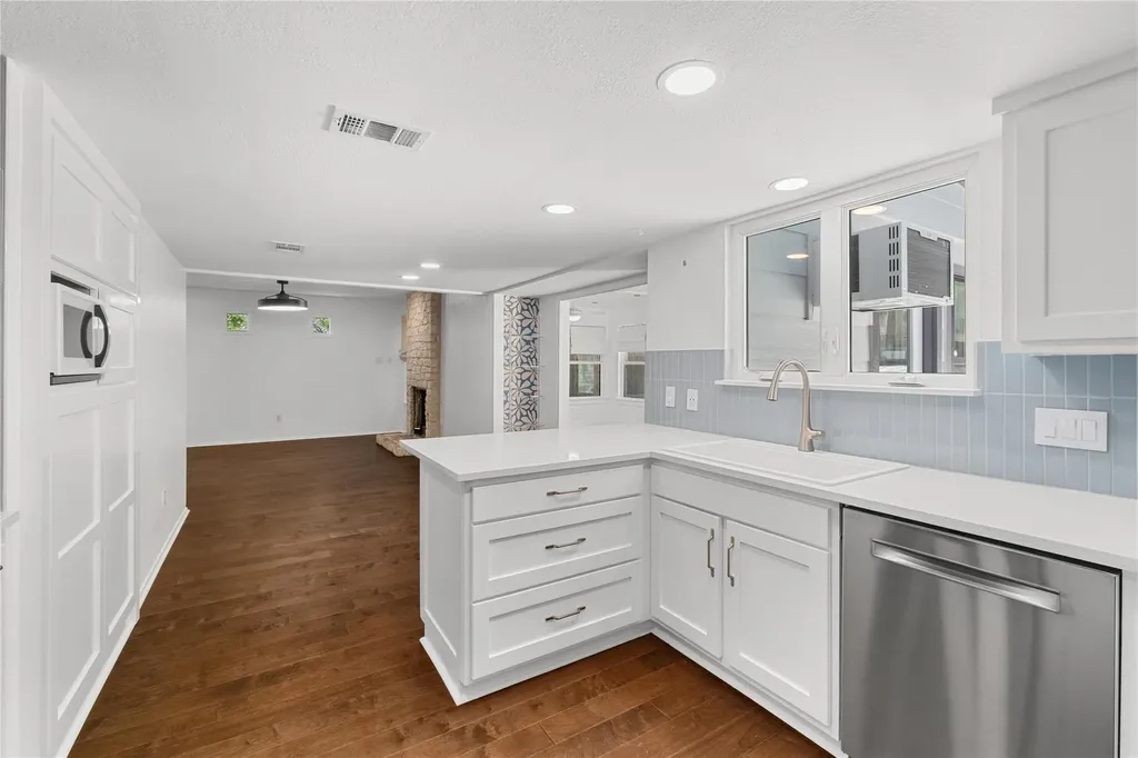 7602 Banpass Lane Austin TX 78736