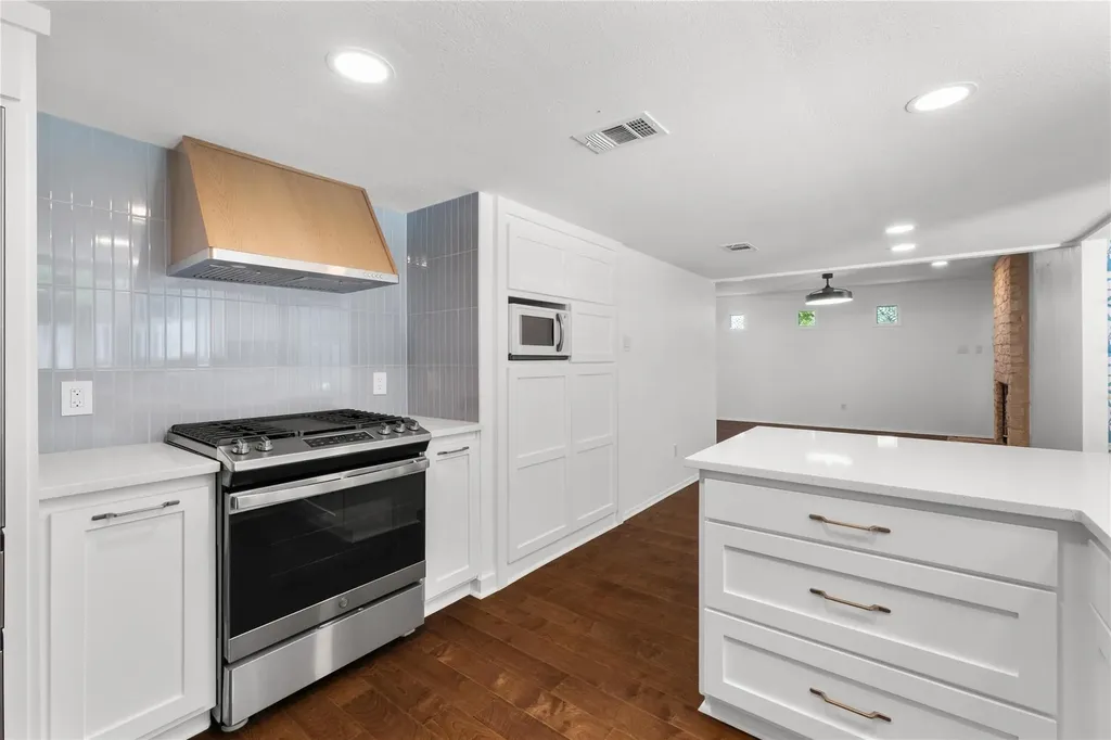 7602 Banpass Lane Austin TX 78736