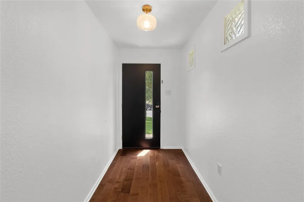 7602 Banpass Lane Austin TX 78736