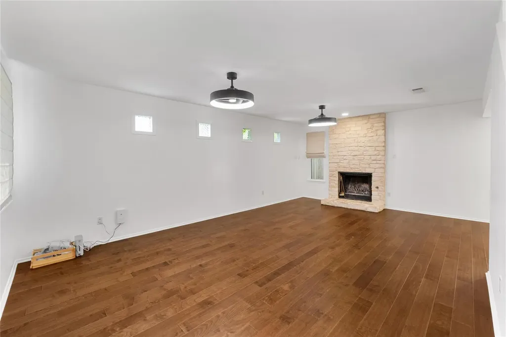 7602 Banpass Lane Austin TX 78736