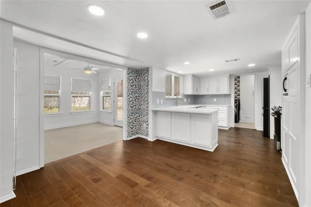 7602 Banpass Lane Austin TX 78736