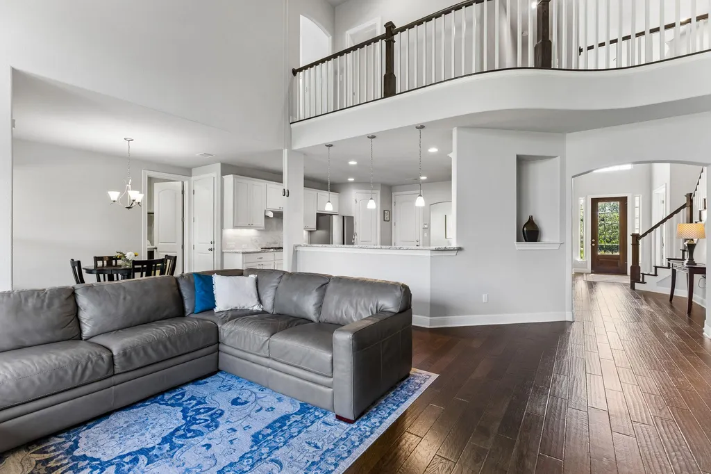 642 Jacksdaw Drive Austin TX 78737