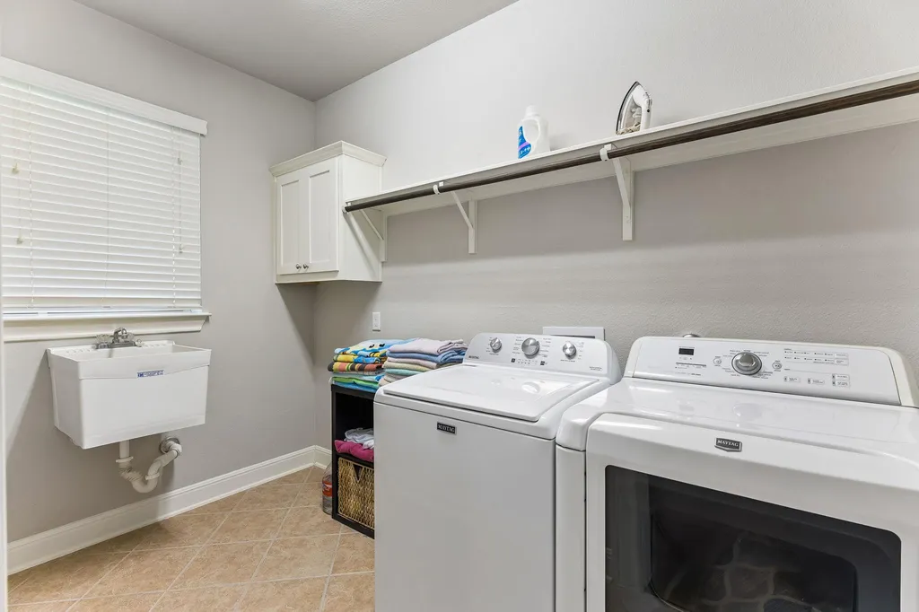 642 Jacksdaw Drive Austin TX 78737